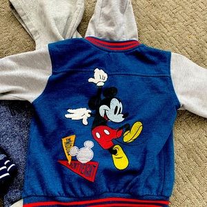 Set of 3 toddler sweaters.